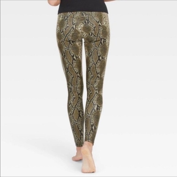 LIKE NEW Assets by SPANX Faux Leather Snake Print Slimming Shaping Leggings - Picture 3 of 9